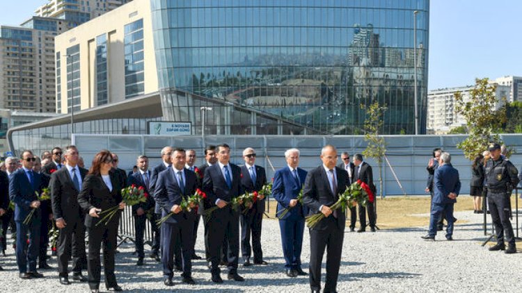    İqtisadiyyat Nazirliyinin kollektivi Zəfər Parkında oldu - Fotolar   