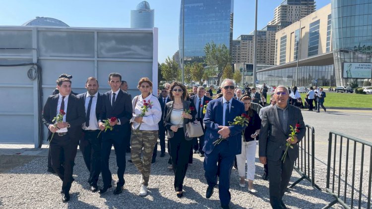    Ana Vətən Partiyasının üzvləri Zəfər Parkını ziyarət etdi - Fotolar   