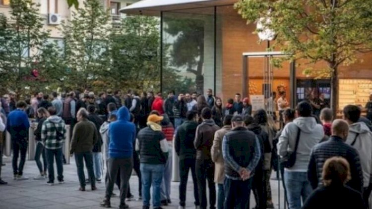    “iPhone 15” bu gündən satışda: İnsanlar sübh tezdən növbəyə düzüldü - Video   