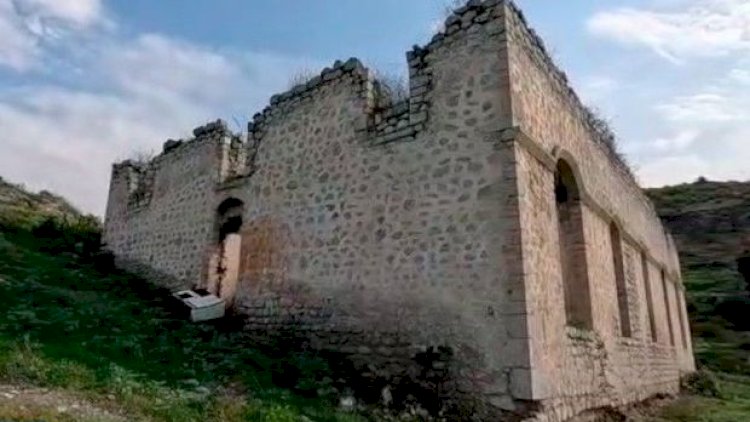    Şuşanın Malıbəyli kəndindəki məscid ermənilər tərəfindən təhqir edilib - Video   