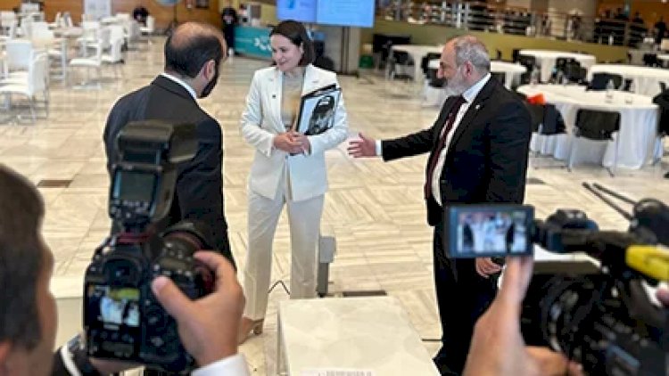    Paşinyan və Mirzoyan Belarus müxalifəti ilə bir arada   