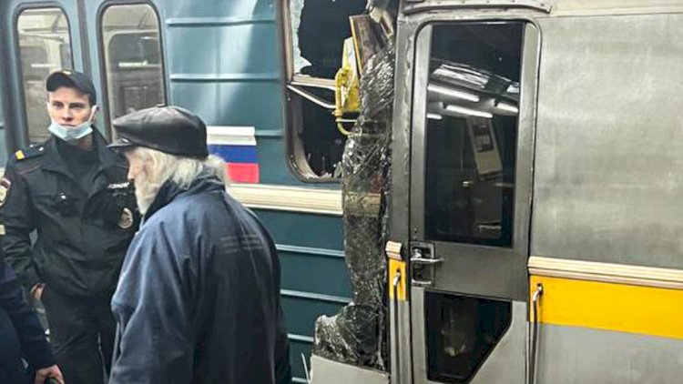    Moskva metrosunda qatarlar toqquşdu   