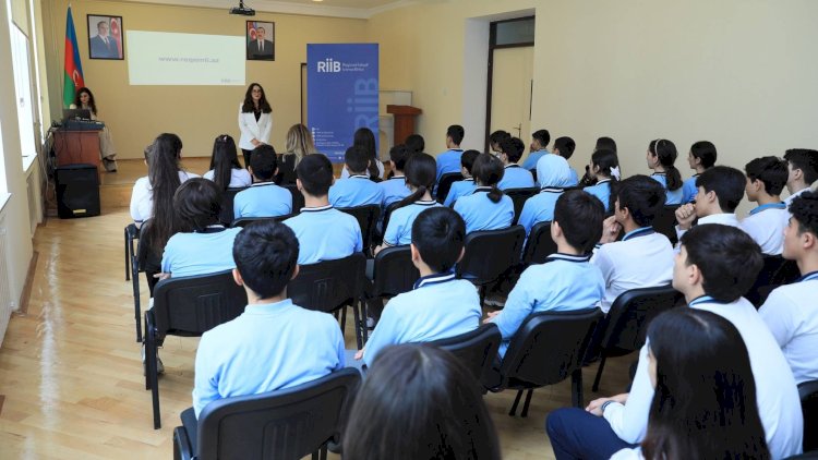    Məktəblərdə “Rəqəmli bacarıqların inkişaf etdirilməsi” layihəsi təqdim edilib   - Fotolar