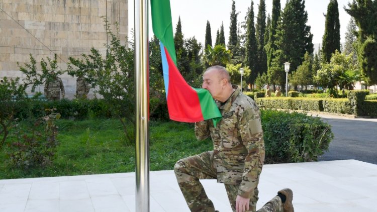    Prezident Ağdərədə Azərbaycan Bayrağını ucaltdı - Foto   