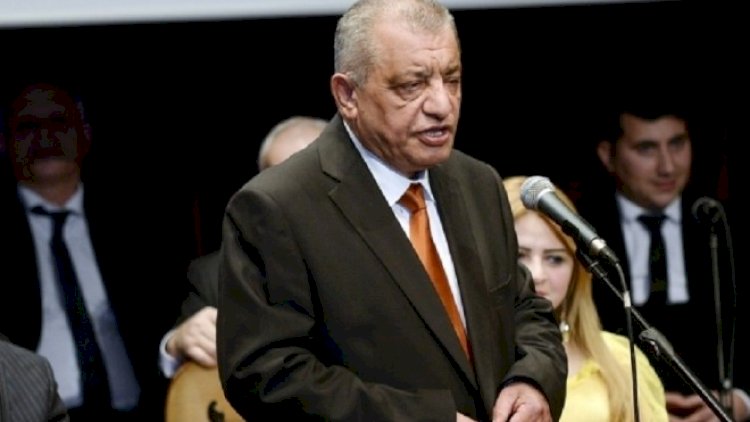    “Ətli-canlı qadınların əzalarını tərpədə-tərpədə oynamaları...”   