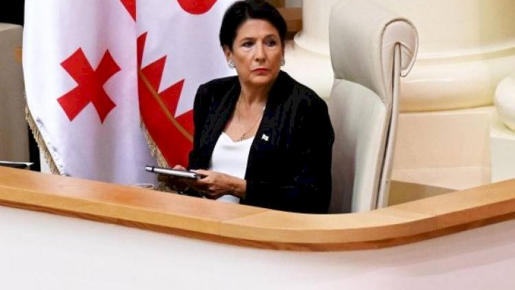    Gürcüstanda gərginlik artır: Hökumət prezidentə qarşı   