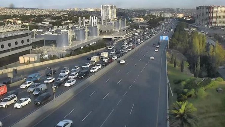    Bakı səhəri böyük tıxacla açdı - Fotolar   
