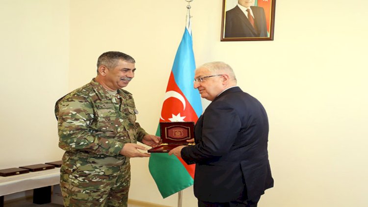    Zakir Həsənov müdafiə nazirlərini təltif etdi   