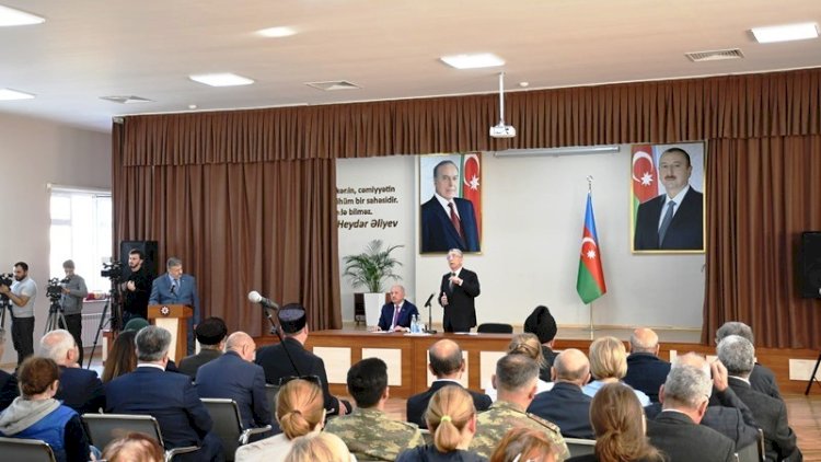   Eldar Əzizov Əmircanda sakinlərin problemlərini dinlədi   