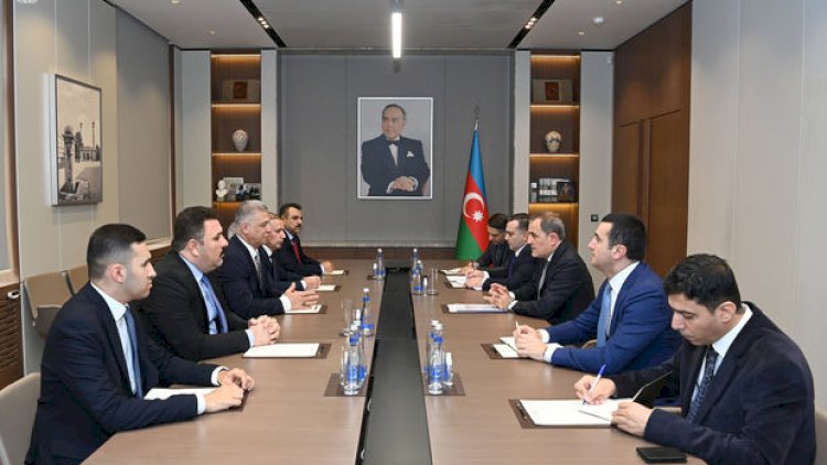    Ceyhun Bayramov İraq rəsmiləri ilə görüşdü   