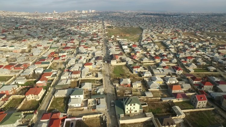    Bakıda bu həyət evlərinin qiyməti ucuzlaşacaq: “Orada heç kim yaşamaq istəməyəcək”   