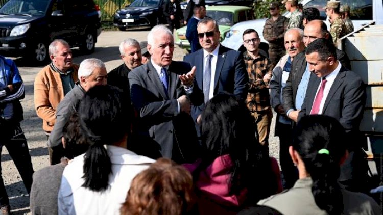    Ermənistan prezidenti Azərbaycanla sərhəddəki kəndə gəldi    