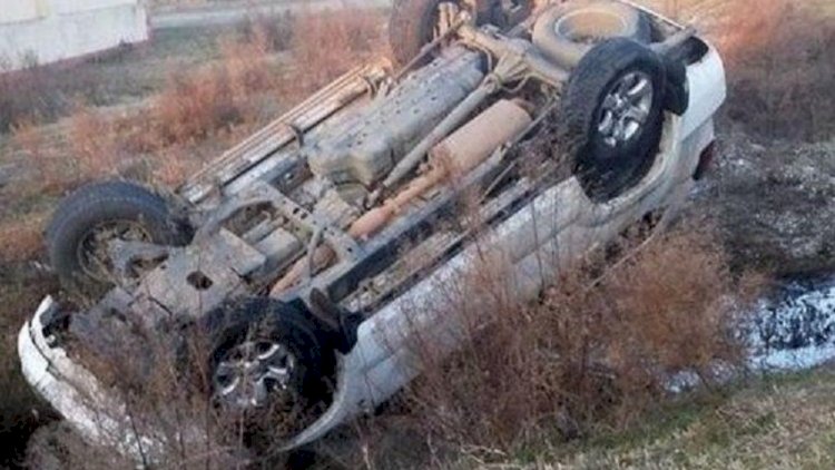    Ağsu aşırımında maşın aşdı - Ölənlər var   