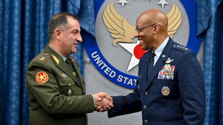    Erməni general amerikalı həmkarı ilə görüşdü   