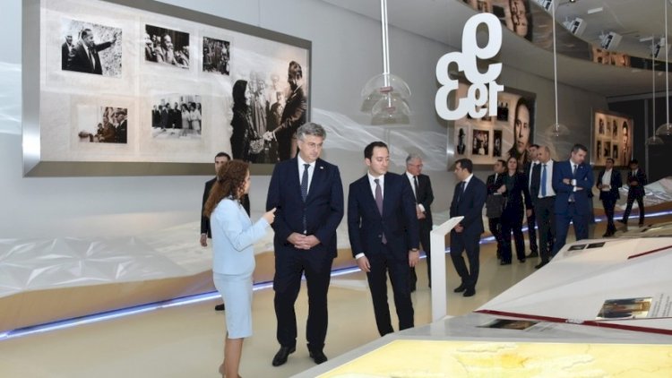    Xorvatiyanın Baş naziri Heydər Əliyev Mərkəzi ilə tanış oldu   