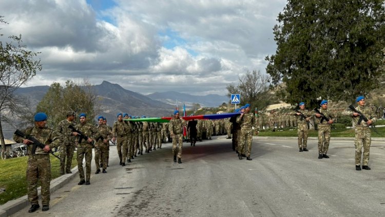    Laçında Bayraq yürüşü   - Fotolar