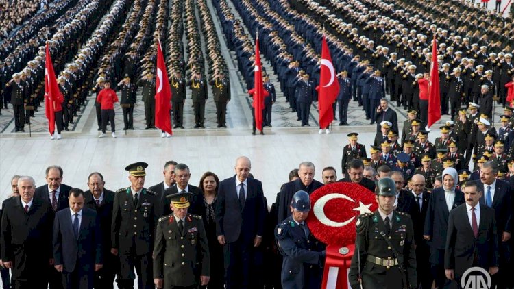    Türkiyənin dövlət rəhbərliyi “Anıtkabir”də   
