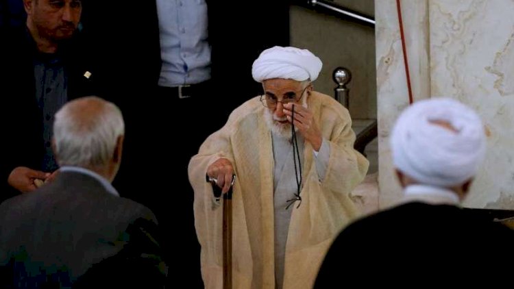    97 yaşlı iranlı siyasətçi vəzifəsinə son verir   