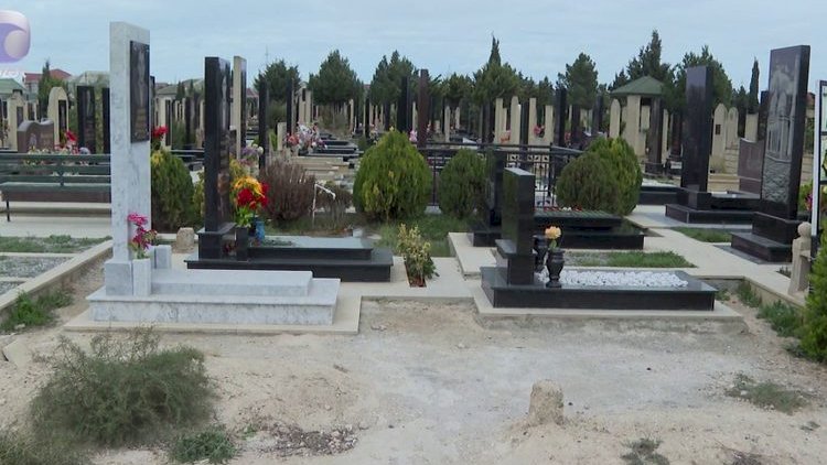    Bakıda 10 min, 20 min, 30 min, hətta 50 min manata qəbir yerləri var   