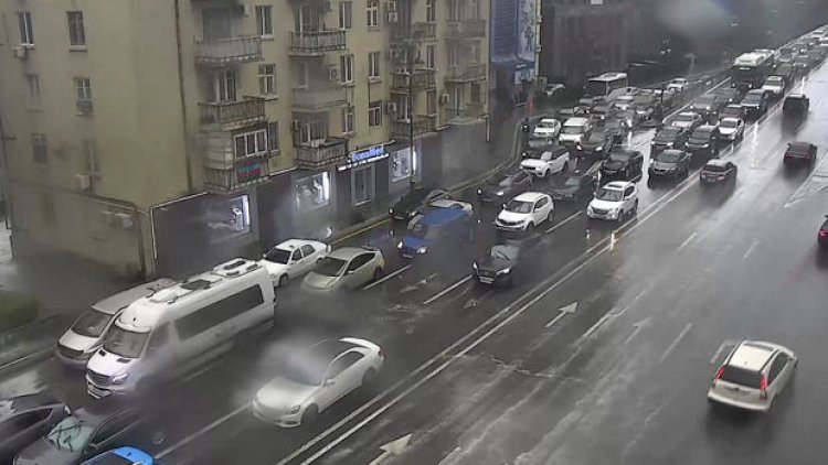   Hazırda paytaxtın bu yollarında sıxlıq var   - SİYAHI