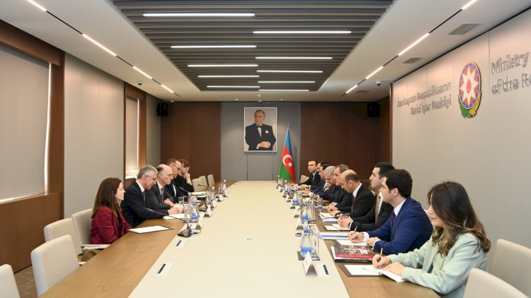    Ceyhun Bayramov britaniyalı nazirlə sülhü müzakirə etdi    