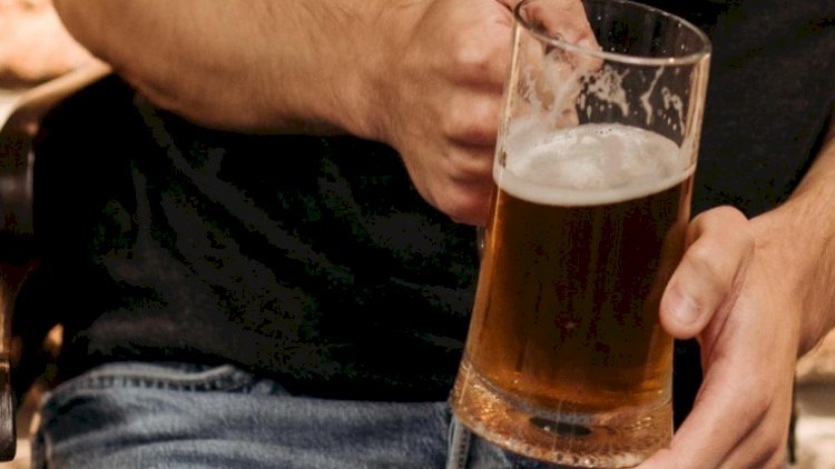    Azərbaycanda DƏHŞƏT: Kafedə çayın pulunu vermədi, bakalı başında sındırdılar    