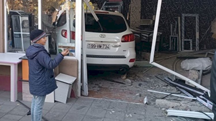    Mingəçevirdə avtomobil idarəetmədən çıxaraq mağazaya girdi   