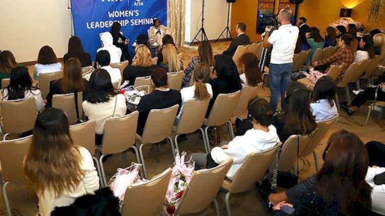    FIFA-nın baş katibi Bakıda seminar keçdi   
