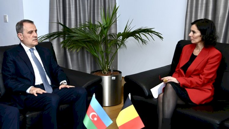    Ceyhun Bayramov belçikalı həmkarı ilə görüşdü   
