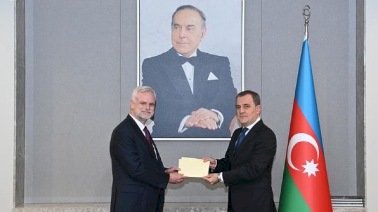    ABŞ-nin yeni səfiri etimadnaməsinin surətini təqdim etdi    