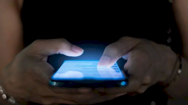    Qadınların ərlərinin telefonuna baxması qadağandır? - “Qurani-Kərimdə ayə var”   