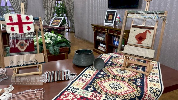    Gürcüstanda yaşayan əcnəbilər Azərbaycan xalçaları toxumağı öyrəniblər   