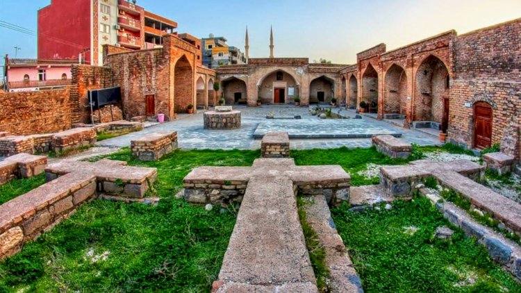    Burada hər daşın altında tarix yatır - Seymur Verdizadə Türkiyənin Güneydoğusundan yazır    