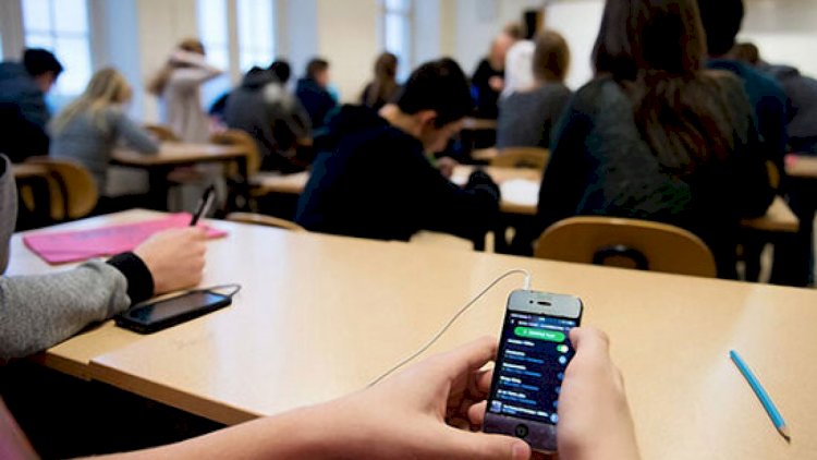    Orta məktəbdə telefonamaniyanın kökünü necə kəsmək olar? -   “Dərslik yoxdursa, şagird nə etsin?!”