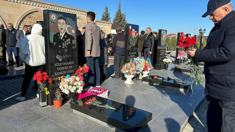    İcra başçısı şəhidin anım mərasimində - FOTOLAR   