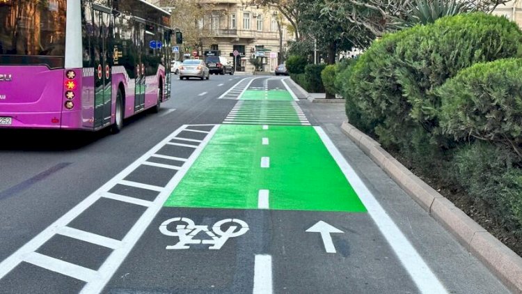    Bakıda yol kəsişmələrində yaşıl boya çəkilir   