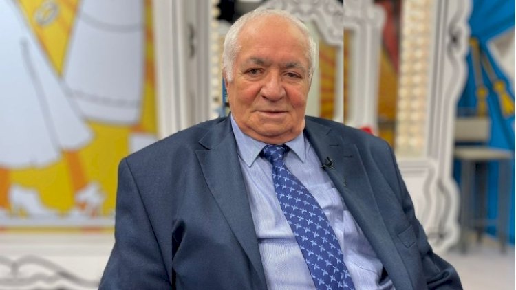    “Sinəsi açıq, “yubka”sı dizindən iki qarış yuxarı...” - Xalq şairi sərt danışdı   
