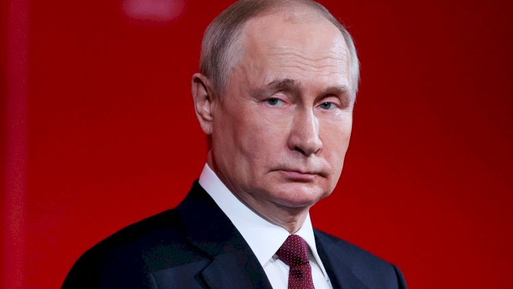    Putinin vizit kartı 2 milyon rubla satıldı - FOTO   