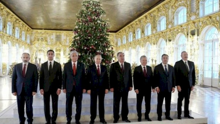    MDB dövlət başçıları qeyri-rəsmi sammitin keçiriləcəyi Peterhofa gəldilər   
