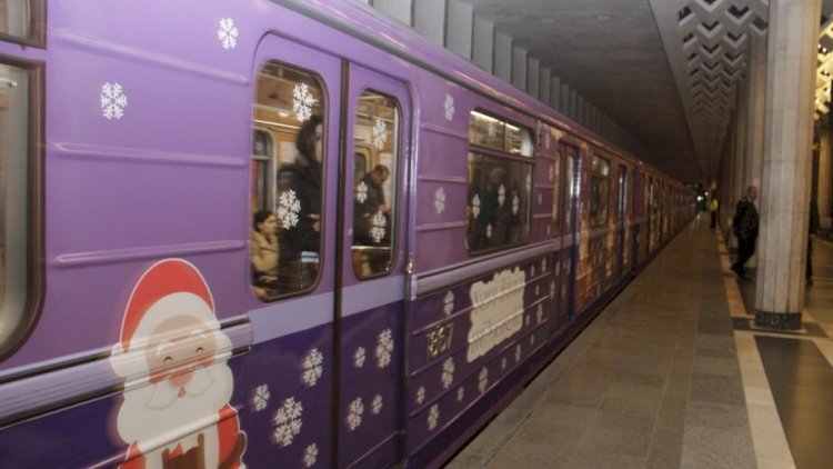    Bakı metrosunda xətlərə bəzədilmiş qatarlar buraxılacaq   