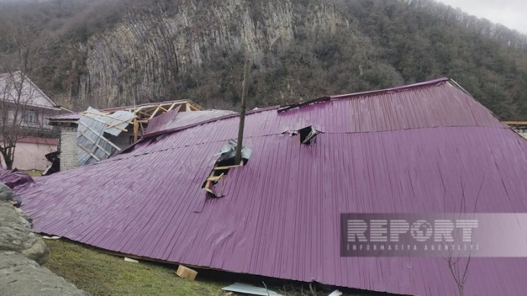    Qaxda külək məktəbin damını uçurdu   