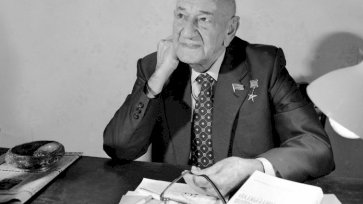    “Axırda havalandı... azı nazir olmaq istəyirdi” -   Xalq şairi bunu kimin haqqında yazıb?