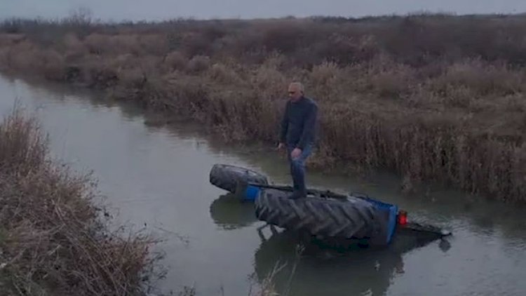    Şabranda traktor kanala aşdı   