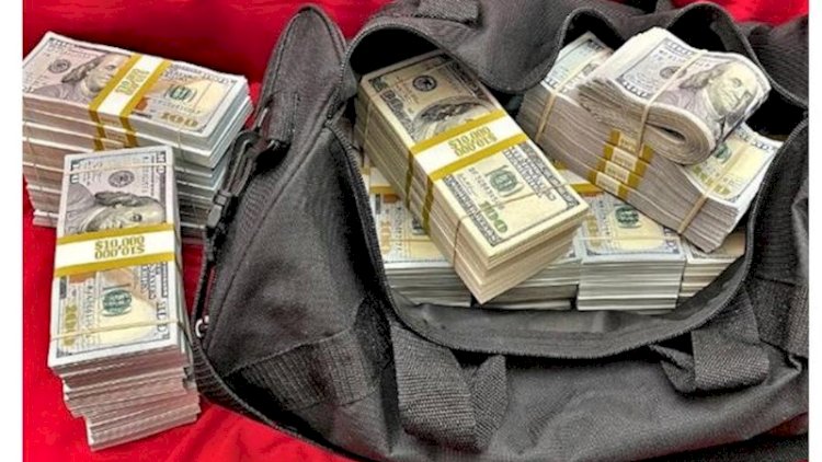   İçində 2 min dollar olan çanta oğurlandı   