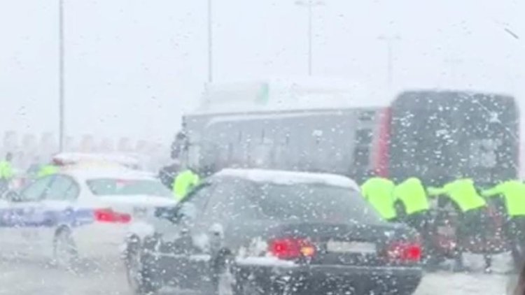    Qarlı havada Bakı yollarındakı son vəziyyət açıqlandı - Video   