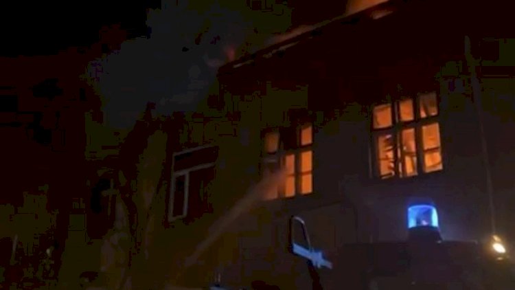    Zaqatalada ev yanaraq kül oldu   