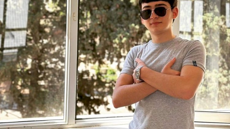    Bıçaqlanan məktəblinin qardaşı: “10 dəqiqə əvvəl danışmışdım...”    