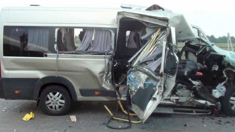    Bakıda mikroavtobus qəzaya uğradı, ölən və yaralılar var   