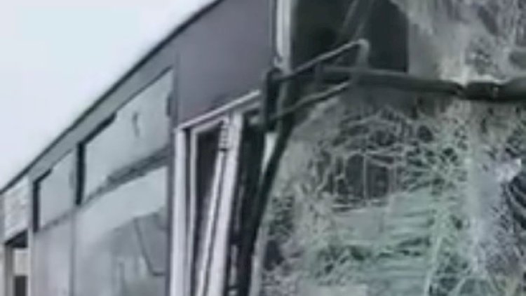    Bakıda sərnişinlə dolu iki avtobus bir-birinə çırpıldı: Xəsarət alanlar var - Video   