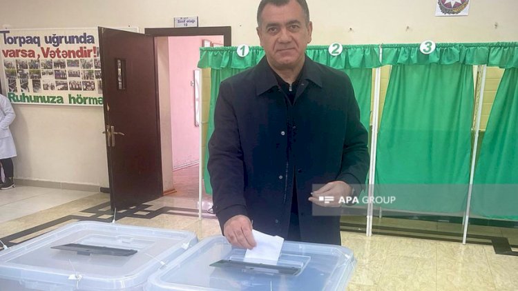    Prezidentliyə namizəd Qüdrət Həsənquliyev səs verdi    